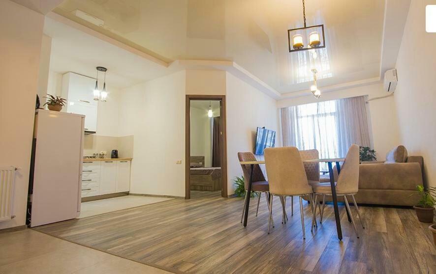 Tikas Home Апартаменты Tbilisi Bagian luar foto